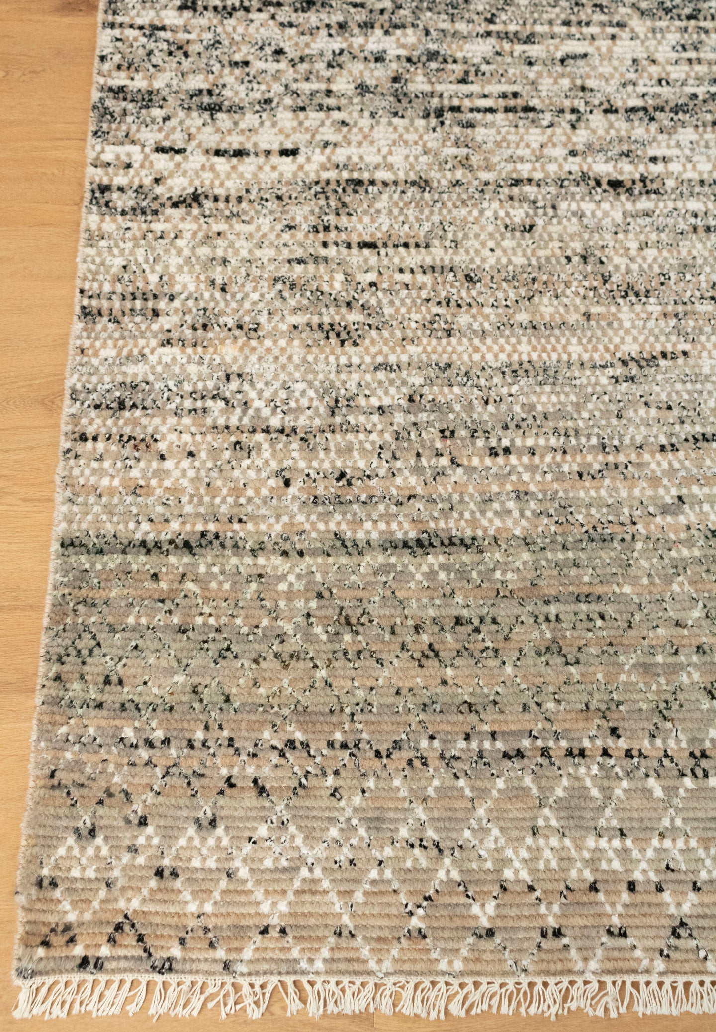 Wool Silk Indo Savannah Diamond Pattern Rug
